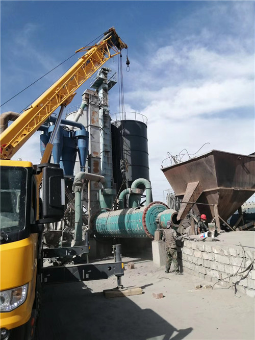 迁安市设备搬运等各类工程项目中，吊车起着关键作用