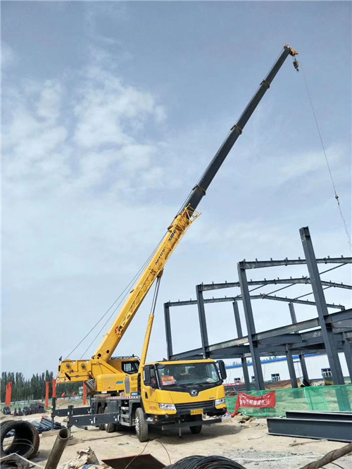 迁安市超高层建筑钢结构吊装案例
